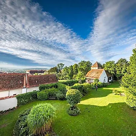 Отель Boutique-hotel Alter Gerichtshof Хартберг